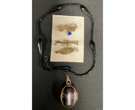Jewellery - a Victorian agate and brass mounted locket, 3cm high, suspended on a jet chain, 48cm long overall; an Arts &amp; 