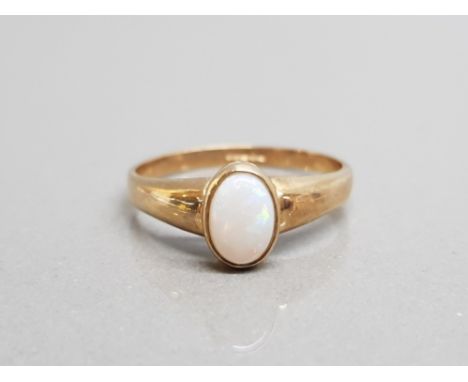 Ladies 9ct yellow gold opal ring comprising of a oval shaped opal set in a rub over setting size q 1.9g