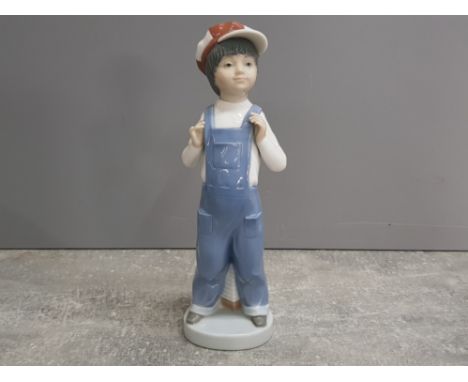 Lladro figure 4898 boy from madrid with accordion