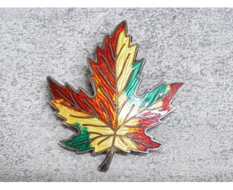 Vintage Canadian sterling silver and enamel maple leaf brooch pin, 10.2g