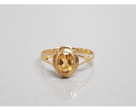 Ladies 9ct yellow gold citreen ring set with oval citreen stone in rub over setting size m 1.3g