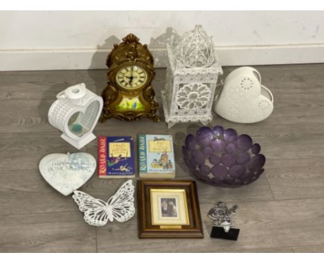 Tables lamps and mantle clock, Roald Dahl books