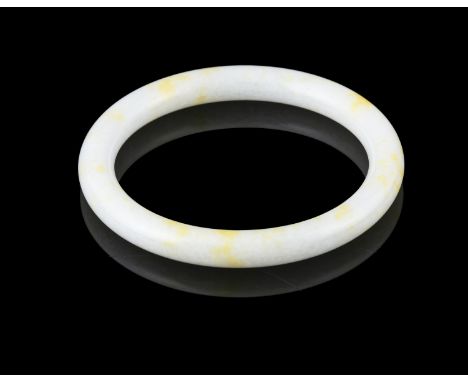 *A JADE IMITATION BRACELET OR BANGLE CHINA, MODERN Diameter (inner): 6,3 cm Diameter (outer): 8,7 cm weight: 40 grams  IMPORT
