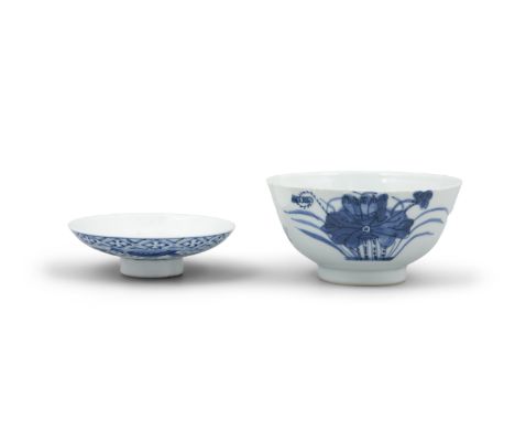 A BLEU DE HUE ‘MANDARIN DUCKS FROLICKING ON A LOTUS POND’ PORCELAIN BOWL INSCRIBED WITH THE MARK NGOẠN NGỌC 玩玉 VIETNAM, NGUYE