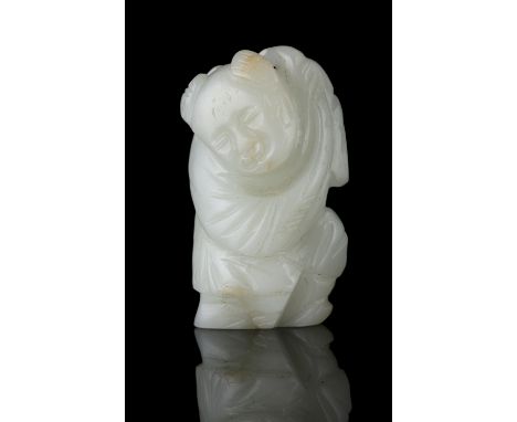 A SMALL JADE CARVING OF A BOY HOLDING LINGZHI FUNGUS   CHINA, QING DYNASTY, 19TH CENTURY   H: 4,7 cm  Gross weight: 37 grams 