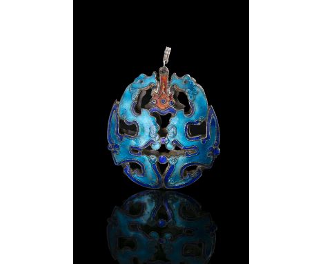 A RETICULATED ENAMELED COPPER ‘KUI DRAGONS’ PENDANT  CHINA, LATE QING DYNASTY, LATE 19TH CENTURY Of round shape, it depicts t