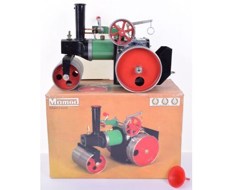 Mamod SR 1a Live Steam Roller, red/green/black body, with, burner, skuttle , funnel, steering rod, in excellent used conditio
