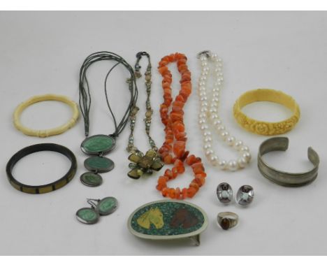 A quantity of costume jewellery, to include a carnelian necklace, a pair of white metal and opal earrings, a pearl necklace, 