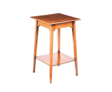 SQUARE TOP OAK LAMP TABLE WITH UNDERSHELF.RAISED ON FOUR TAPERED LEGS.HEIGHT: 29 INCHES. WIDTH: 18 INCHES.DEPTH: 18 INCHES.IN