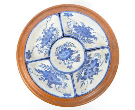 An early 20th century circa 1930s Chinese hand painted ceramic lazy susan serving plate upon a turned wood rotating base. Bas