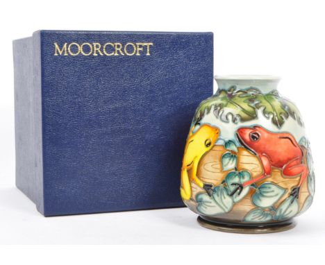 A vintage late 20th century circa 1999 Moorcroft Pottery ceramic hand painted trial ' Frogs ' design vase by Sian Leeper. The