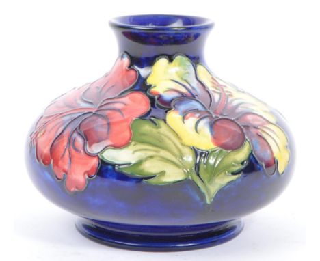 Moorcroft - Hibiscus pattern - ceramic pottery squat vase. A vintage 20th century. Having a circular flared top bulbous body 