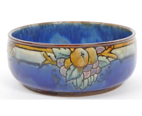 A mid 20th century circa Royal Doulton Lambeth ceramic stoneware earthenware pottery '8530Y' fruit bowl. With flora leaf desi