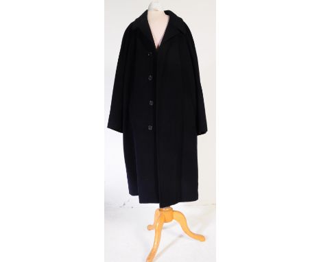 Valentino Uomo - A vintage 20th century Italian Valentino gents men's navy wool overcoat / trench coat. The coat having blue 