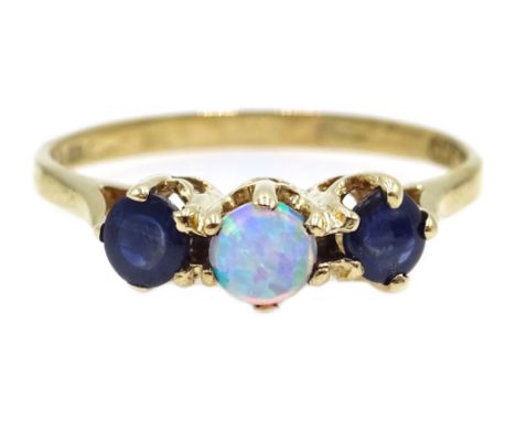 9ct gold opal and sapphire ring, hallmarked Condition Report &amp; Further Details Approx 1.6gm, size O