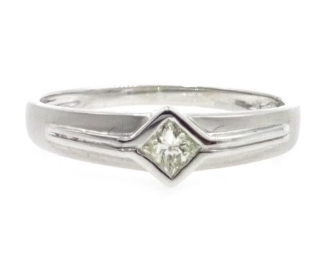 18ct white gold princess cut diamond ring, stamped 750 Condition Report &amp; Further Details Approx 2.4gm, size O