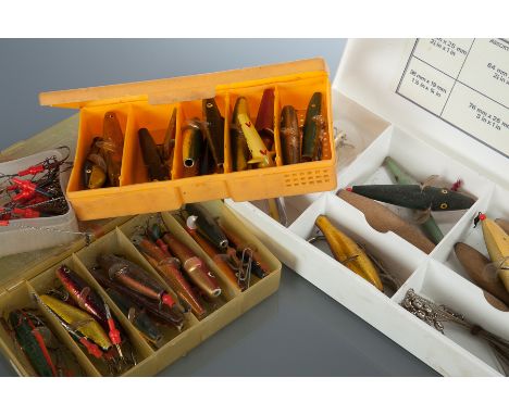 GOOD COLLECTION OF VINTAGE DEVON MINNOWS
of various sizes