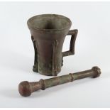 spätgotischer Rippenmörser mit Pistill, Bronze, deutsch, 16.Jh.