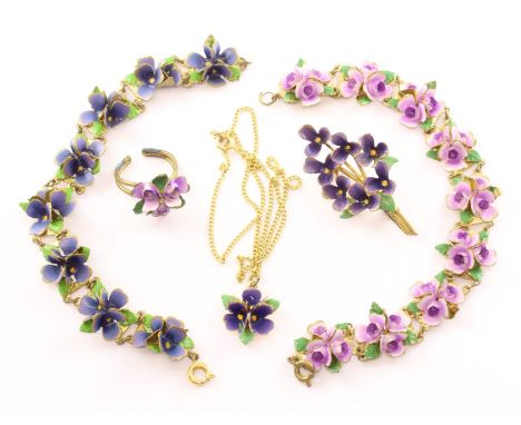 Veilchenschmuck, Gelbmetall, fünfteilig, bestehend aus zwei Armbändern, Ring, Kette, Brosche, belegt mit farbigem Email, A.20