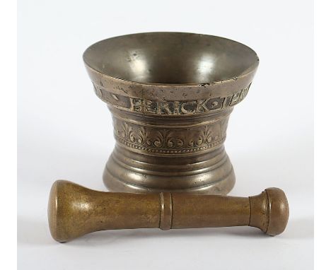 kleiner Mörser, Bronze, Dm 9,5, beigegeben ein Pistill, bez. "He(n)rick ter Horst me fecit Ao. 1635" 