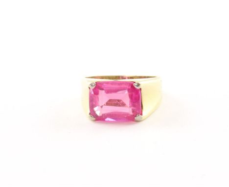 RING, 585/ooo Gelbgold, synthetischer pinker Safir von ca. 4,0 ct., RG 47, 3,9g 