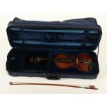Violine, mit Bogen und Koffer