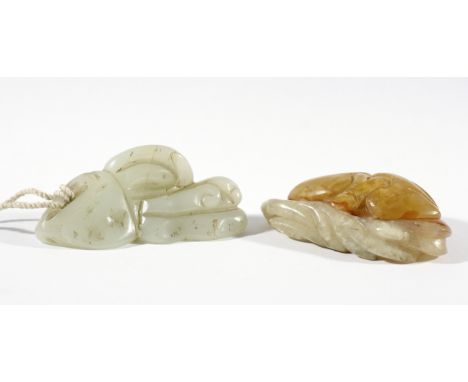 CHINESE CELADON JADE FINGER CITRON PENDANT, length 6cm; together with a an russet and celadon pendant in the form of peaches 