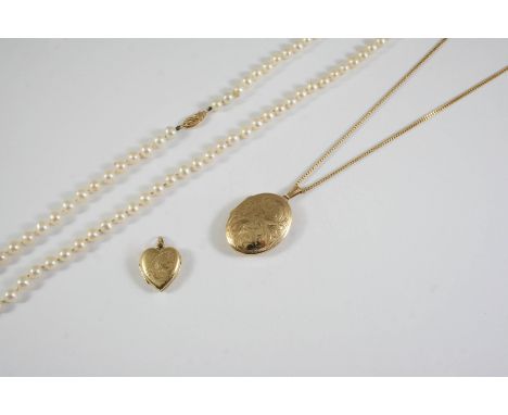 A 9CT GOLD OVAL SHAPED LOCKET PENDANT with foliate engraved decoration to one side, 3 x 2.5cm. 4.3 grams, together with a 9ct
