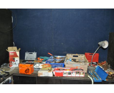 A VINTAGE WOODEN CRATE AND THREE TRAYS CONTAINING POWER AND HAND TOOLS, including a Power Devil Router and stapler, a Black a