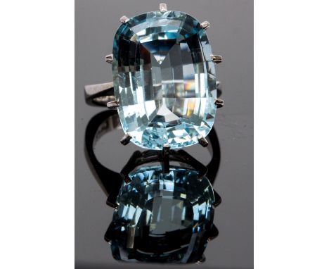 David Anderson - An 18ct white gold and aquamarine ring, approx 17.30cts, ring size K, stamped D.A