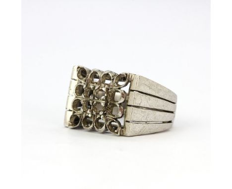 A heavy white metal (tested minimum 9ct gold) ring shank, ring size R. Gross weight approx. 8.3gr.&nbsp;
