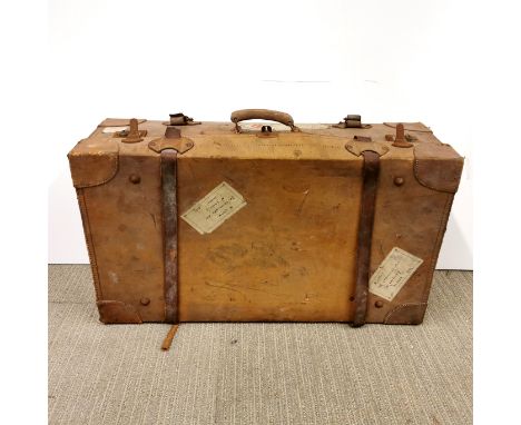 A vintage luggage trunk, 76 x 44 x 25cm.