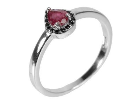 A 925 silver ring set with pear cut ruby and black spinels, (N.5).