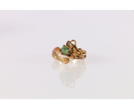 Chinese 14kt gold ring in the form of a dragon chasing a jade "pearl", 5.4g 