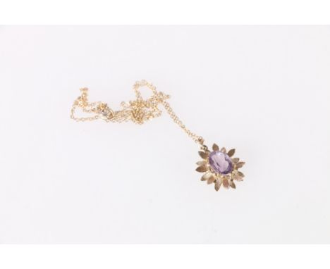 9ct gold faceted amethyst set flower head pendent on 9ct gold trace chain, 2.84g gross 