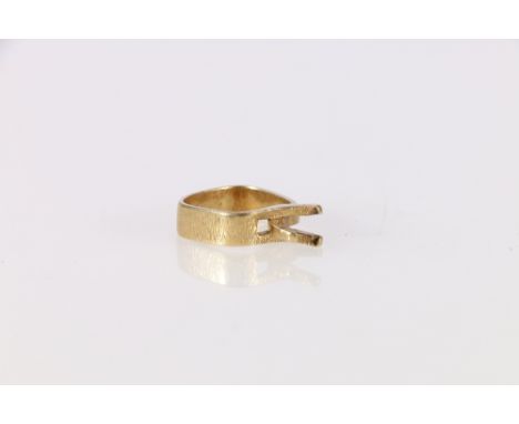 18ct yellow gold ring shank perhaps 1970s, 6.6g gross 