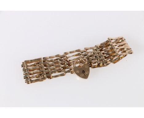 9ct gold gate link bracelet with heart padlock closure, 13g 