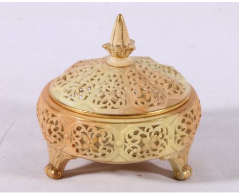 Royal China Works Worcester reticulated porcelain potpourri pot and cover, stamp to base 300/G5333, 12cm diameter 