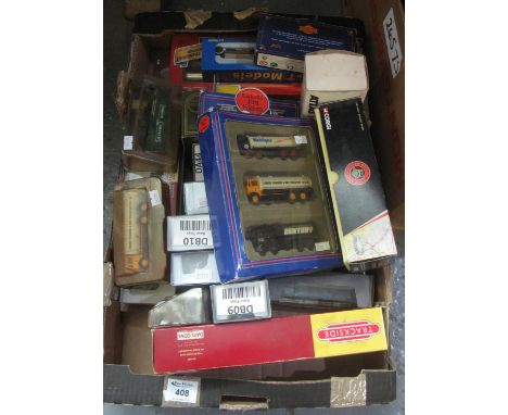 Box of assorted diecast model vehicles in original boxes to include; Corgi platform lorry 1:50 scale, Days Gone trackside 'Th