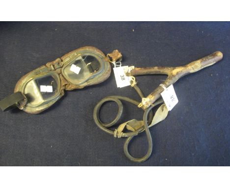 Pair of RAF style vintage aviators goggles, together with a vintage hand made catapult. (2)(B.P. 21% + VAT) 