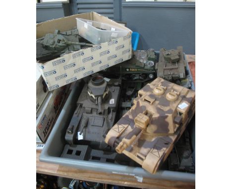 Selection of Dinky toys, model diecast tanks and other similar tanks, miniature tanks etc.(B.P. 21% + VAT) 