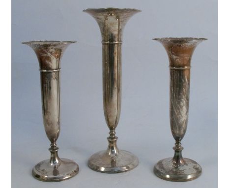 A set of three silver trumpet vases, the central taller vase flaked by two smaller vases, with shaped rims, Birmingham 1923, 