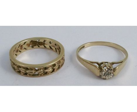 A 9 carat gold openwork ring, finger size O, together with a 9 carat gold single stone diamond ring, finger size P1/2, 4.5g g