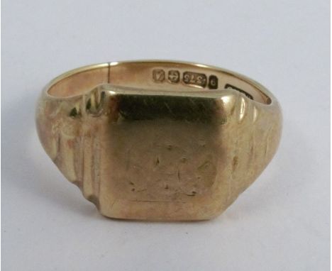 A 9 carat gold signet ring, finger size P1/2, 5g gross