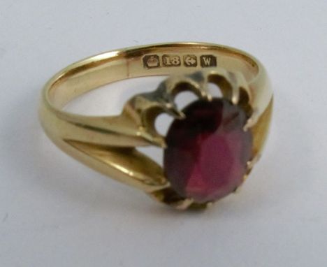 An 18 carat gold garnet set ring, finger size R, 5.8g gross