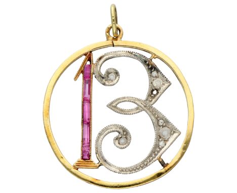 No reserve - 18K Bicolour gold lucky amulet number 13 with diamonds and synthetic ruby. Pendant with rose cut diamonds and sy
