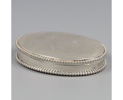 No reserve - Peppermint box silver. Sleek oval model with two pearl rims. Germany, Pforzheim, Lutz &amp; Weiß, early 20th cen