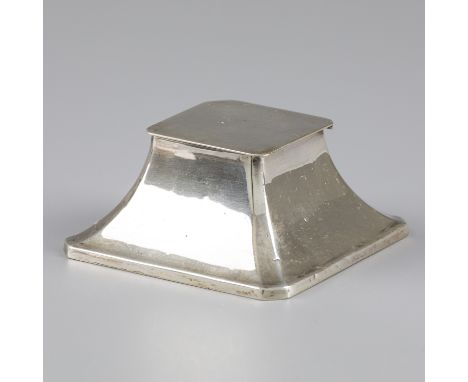 No reserve - Inkwell silver. Equipped with hinged lid and weighted base. United Kingdom, Birmingham, Mappin &amp; Webb Ltd., 