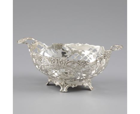 No reserve - Bonbon / sweetmeat basket silver. Beautiful model with moulded decoration and provided with (on) soldered handle