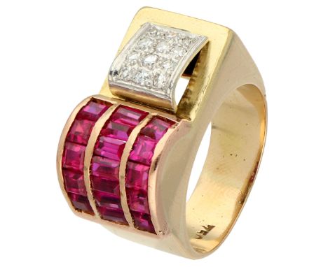 No reserve - 18K Yellow gold asymmetric tank ring set with diamond and synthetic ruby. Asymmetrical and three-dimensional rin